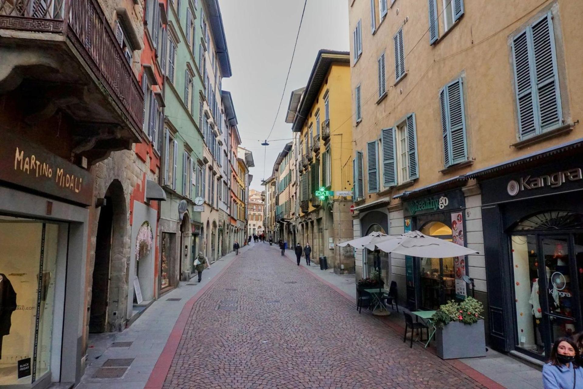 Magic Place Bergamo! Relax Apartment With Terrace In The Heart Of The City Bagian luar foto